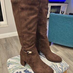 BRAND NEW Unisa Brown Heeled Boots with Gold hardware/zipper